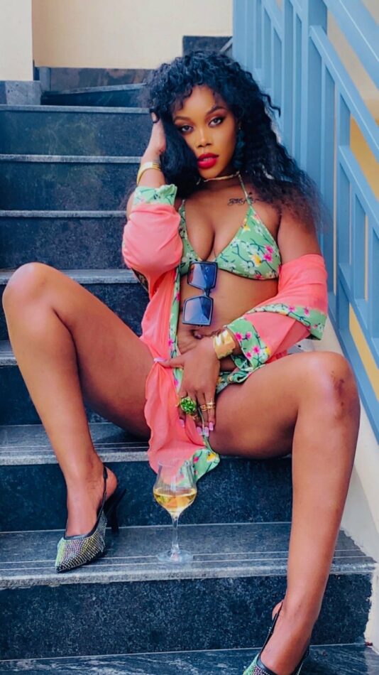 Rihanna 5